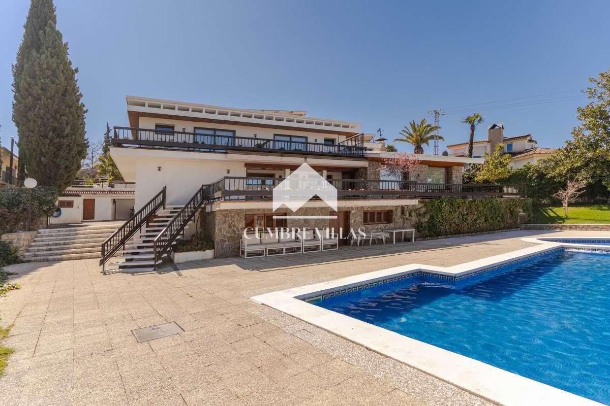 Villa for Sale in Gójar