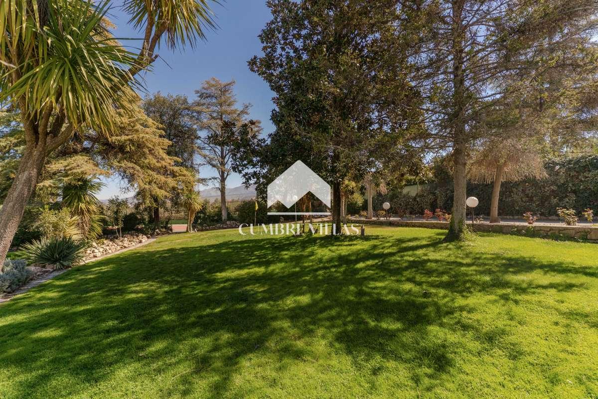 Villa for Sale in Gójar