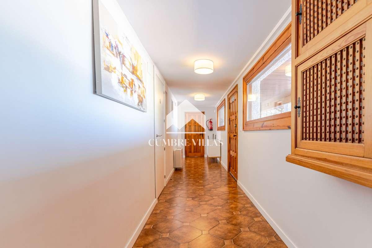 Villa for Sale in Gójar