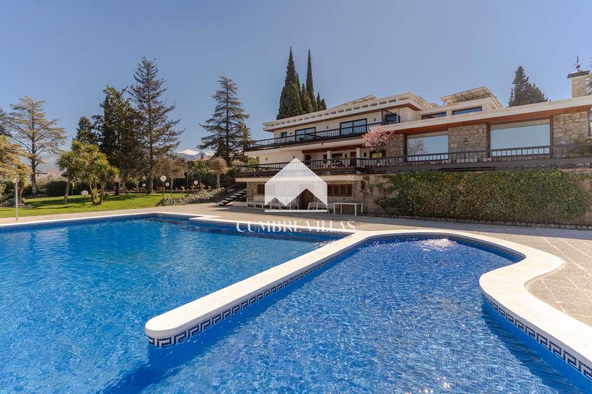 Villa for Sale in Gójar