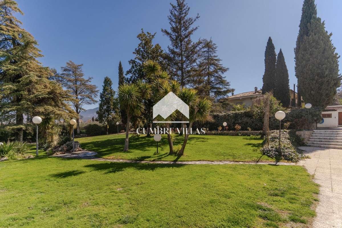 Villa for Sale in Gójar
