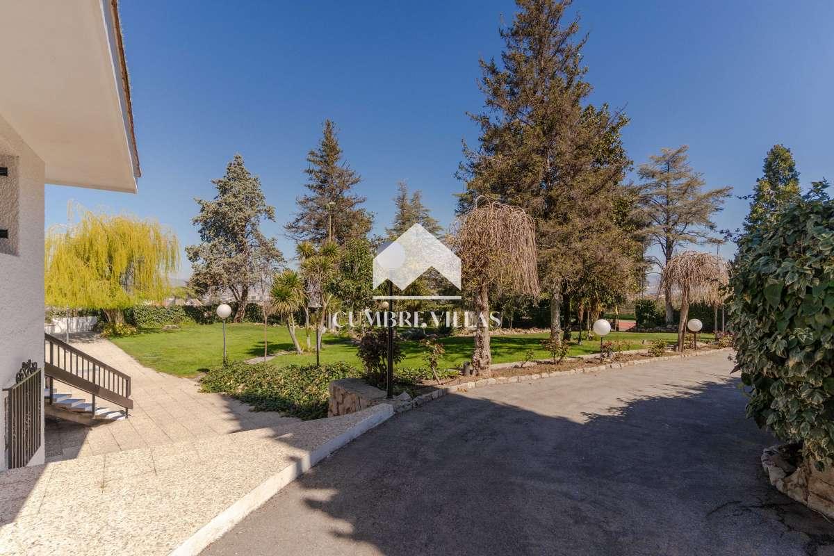 Villa for Sale in Gójar