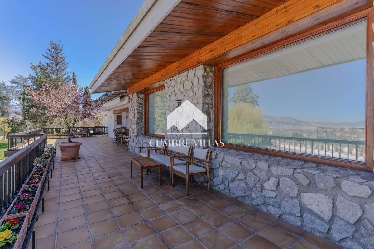 Villa for Sale in Gójar