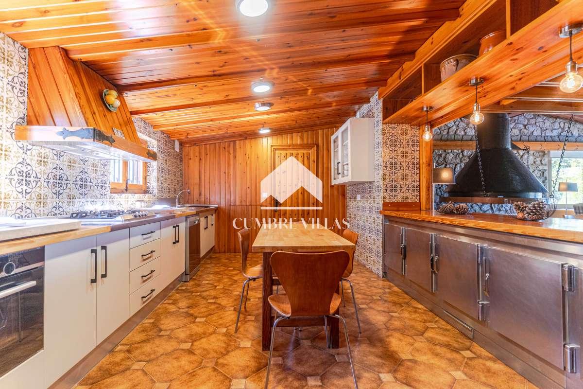 Villa for Sale in Gójar