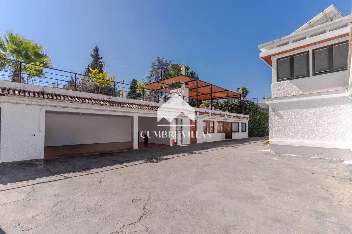 Villa for Sale in Gójar