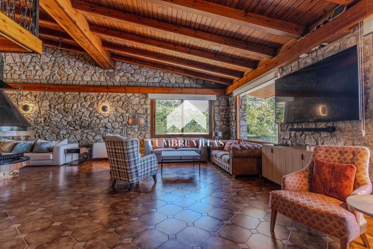 Villa for Sale in Gójar