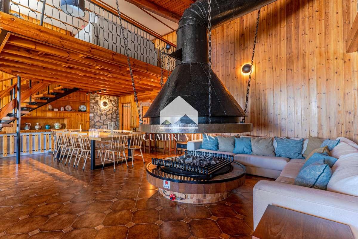 Villa for Sale in Gójar
