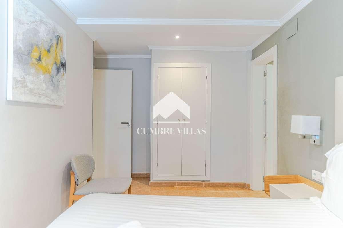Villa for Sale in Gójar