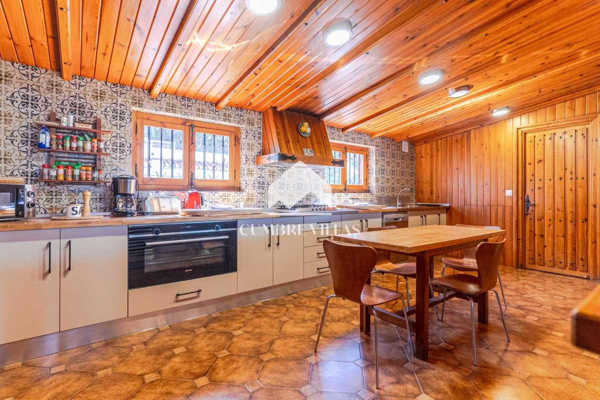 Villa for Sale in Gójar