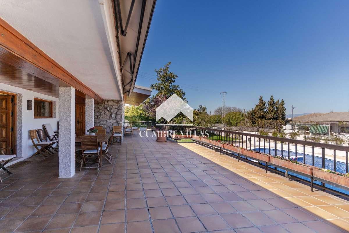 Villa for Sale in Gójar