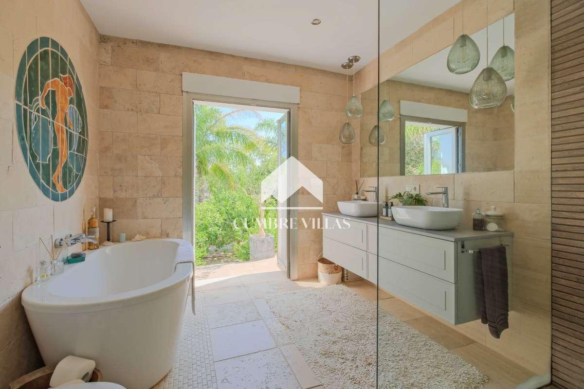 Villa for Sale in Salobreña