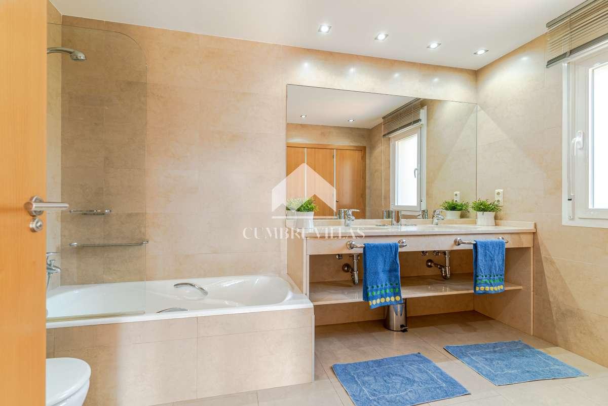 Villa for Sale in Almuñécar