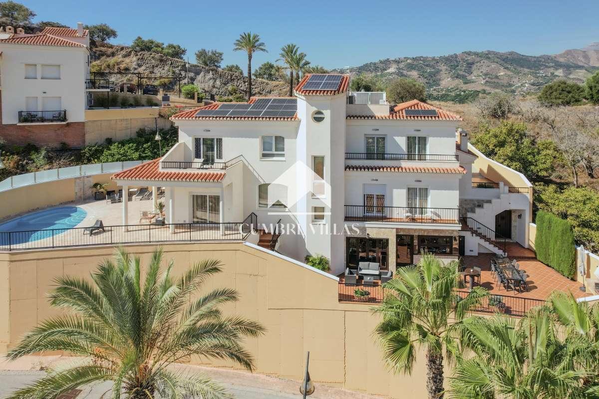 Villa for Sale in Almuñécar