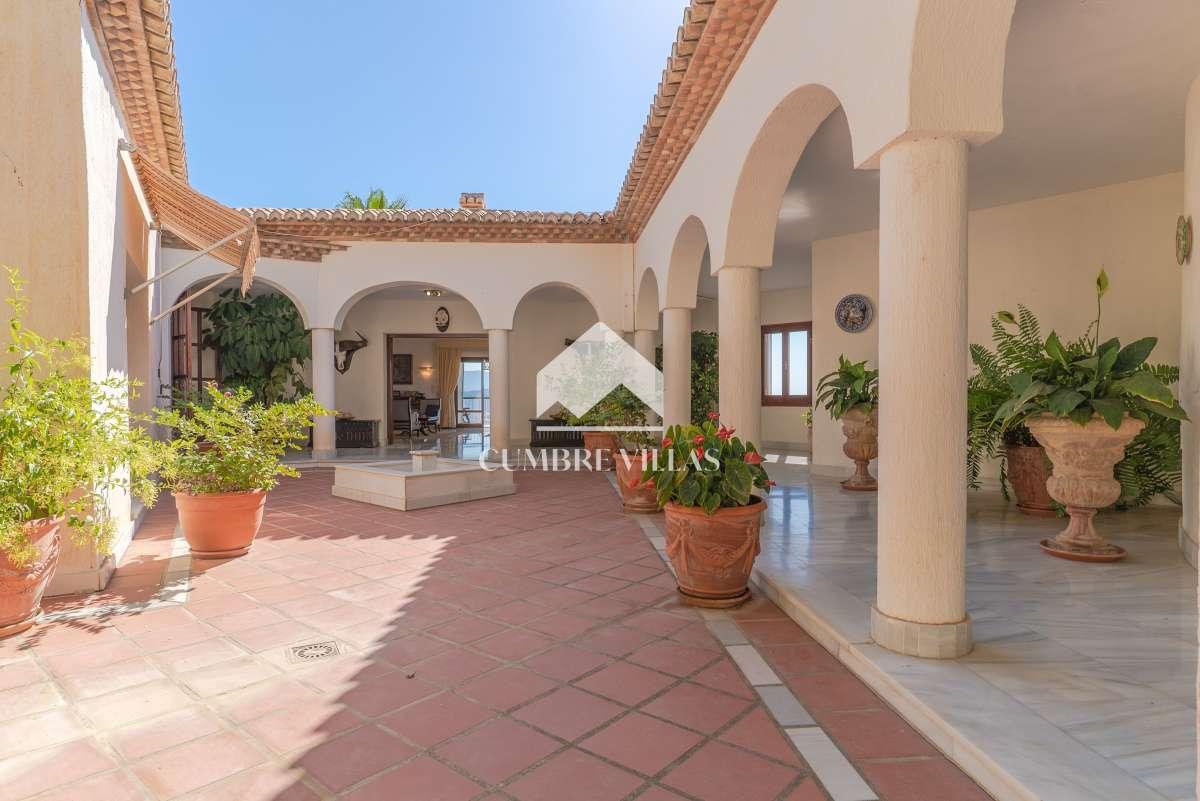 Villa for Sale in Salobreña