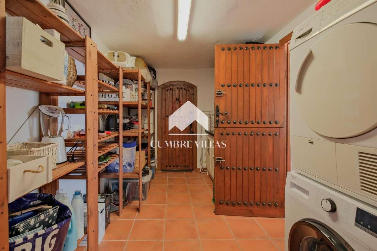 Villa for Sale in Almuñécar