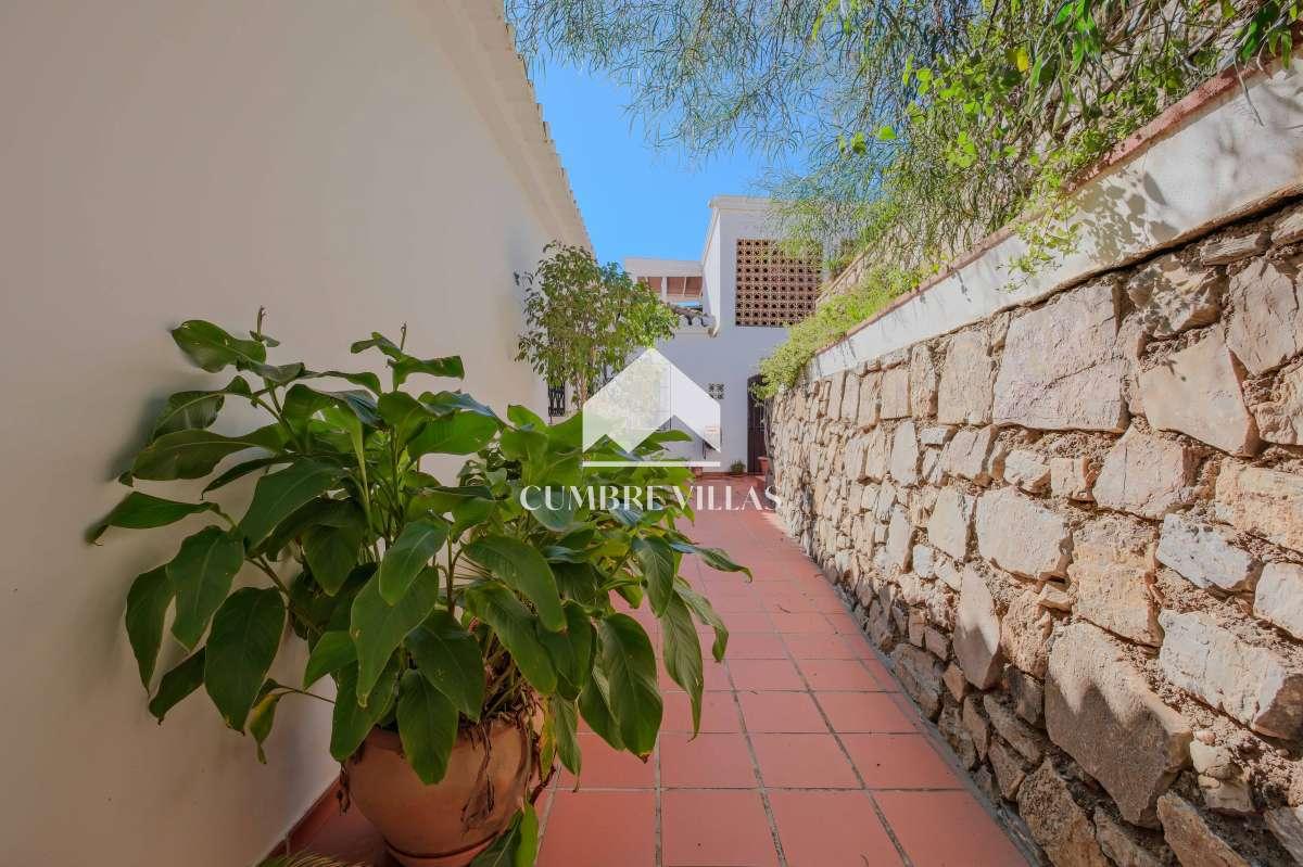 Villa for Sale in Almuñécar