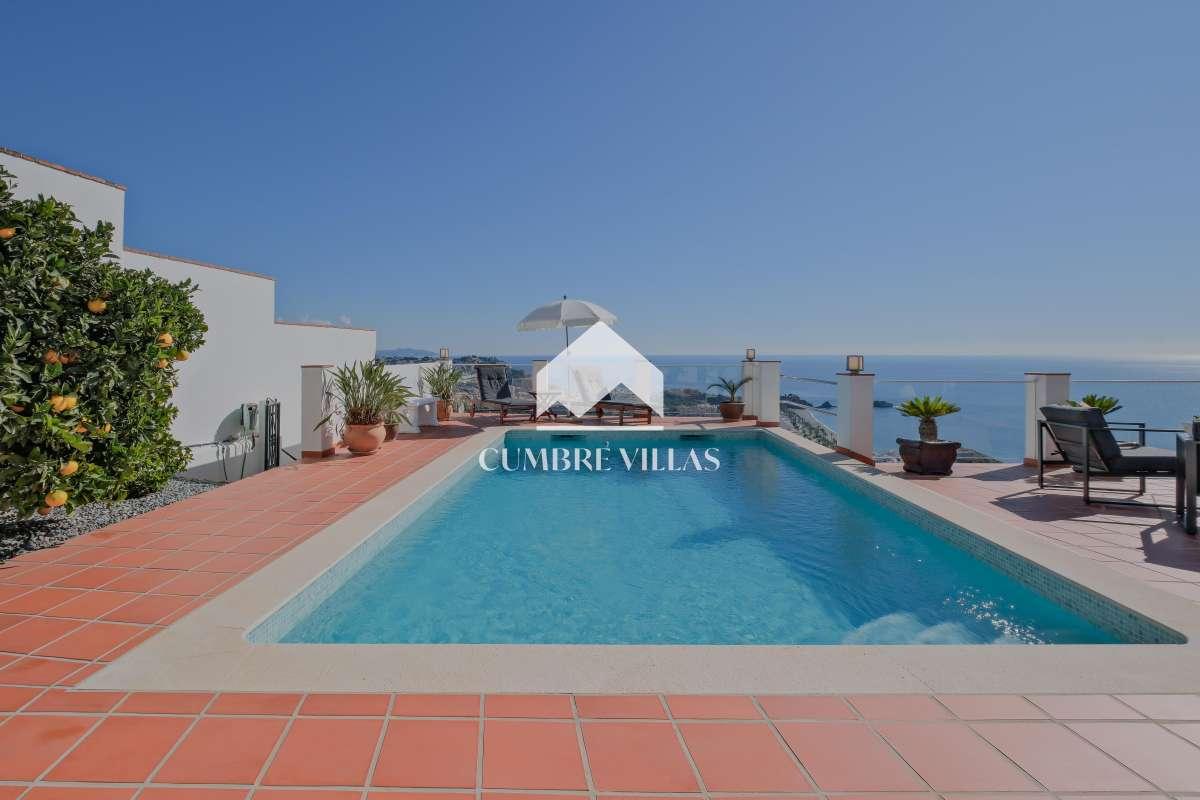 Villa for Sale in Almuñécar