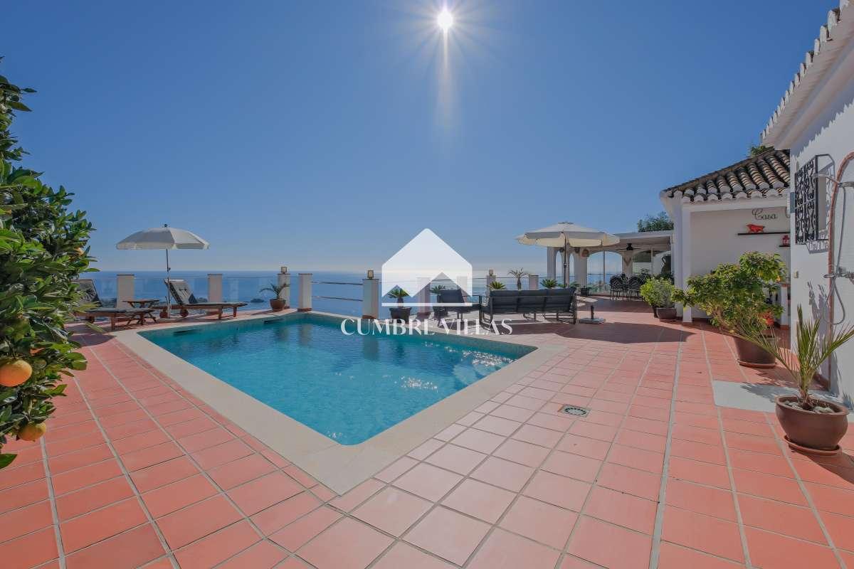 Villa for Sale in Almuñécar