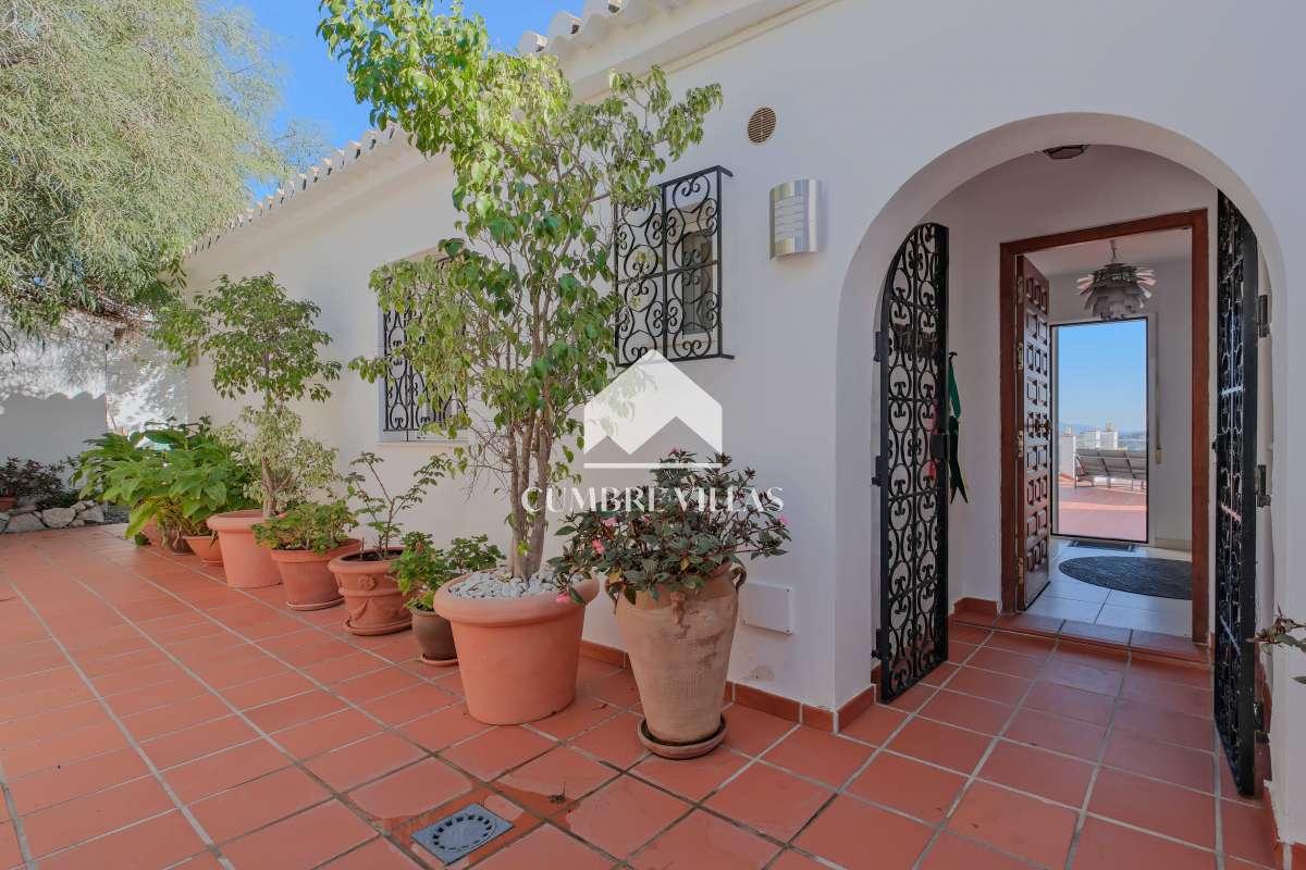 Villa for Sale in Almuñécar