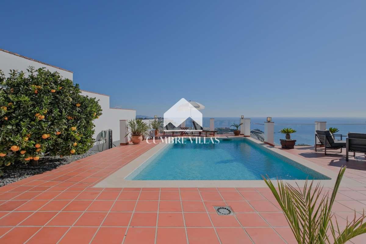 Villa for Sale in Almuñécar