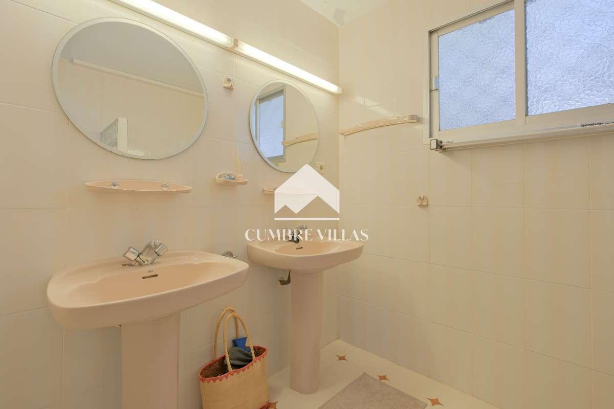 Villa for Sale in Salobreña