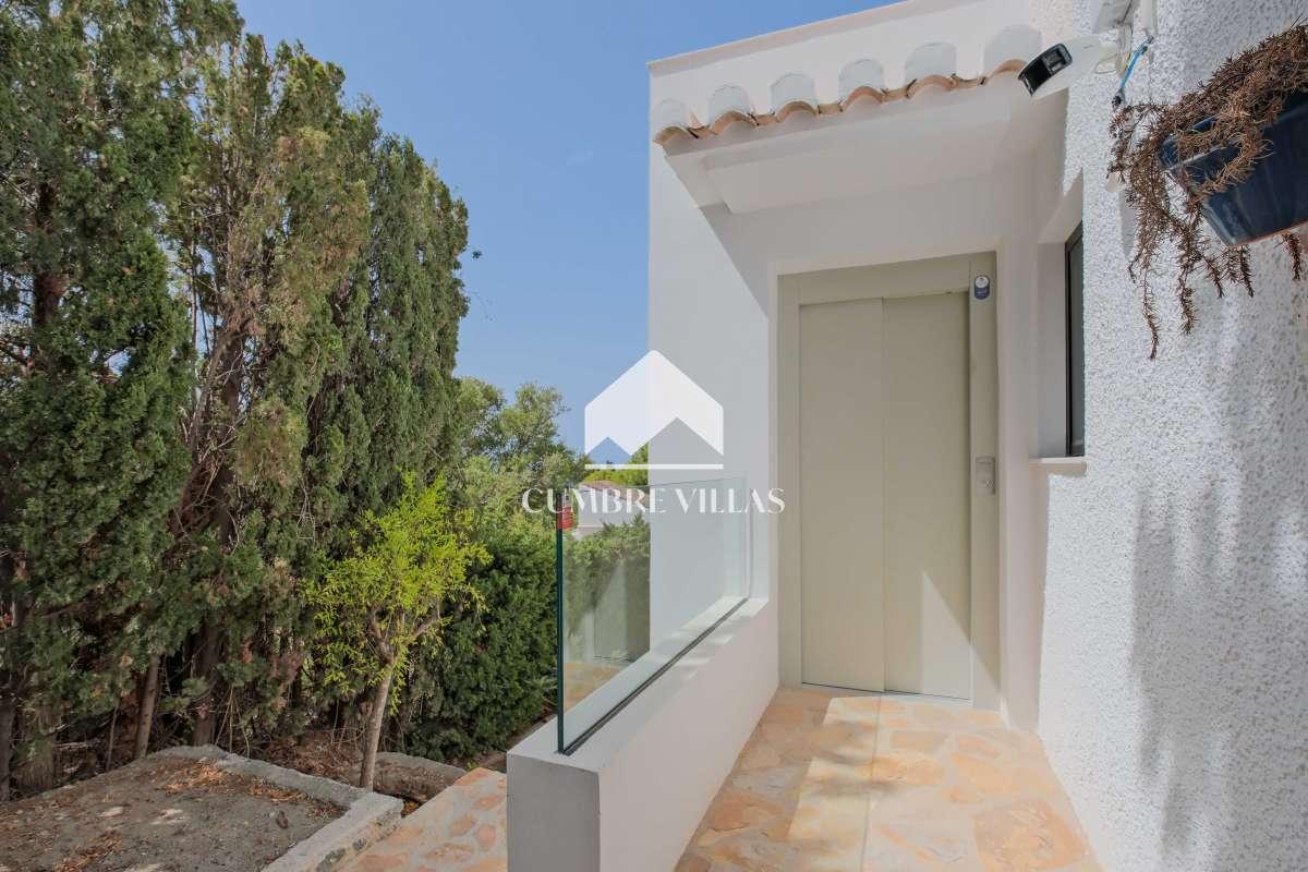 Villa for Sale in Almuñécar