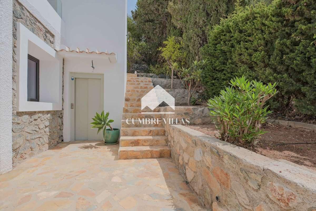 Villa for Sale in Almuñécar