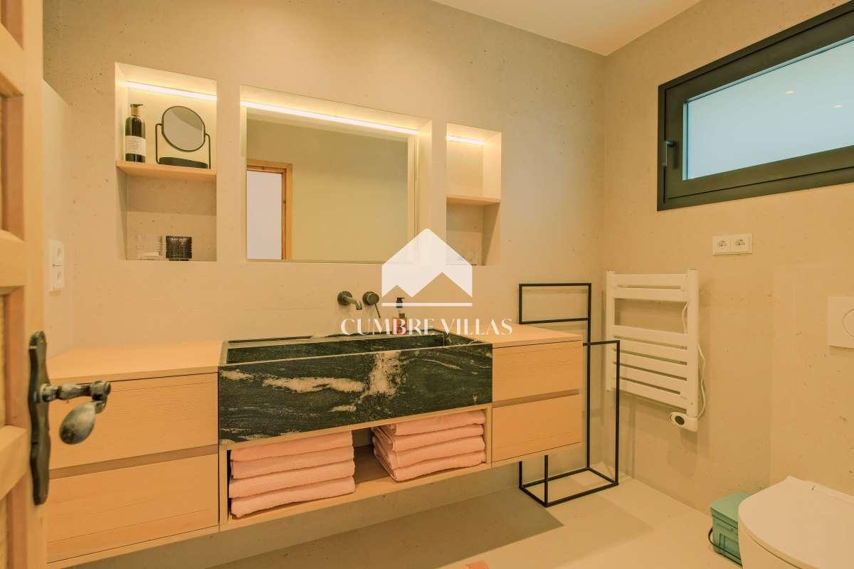 Villa for Sale in Almuñécar