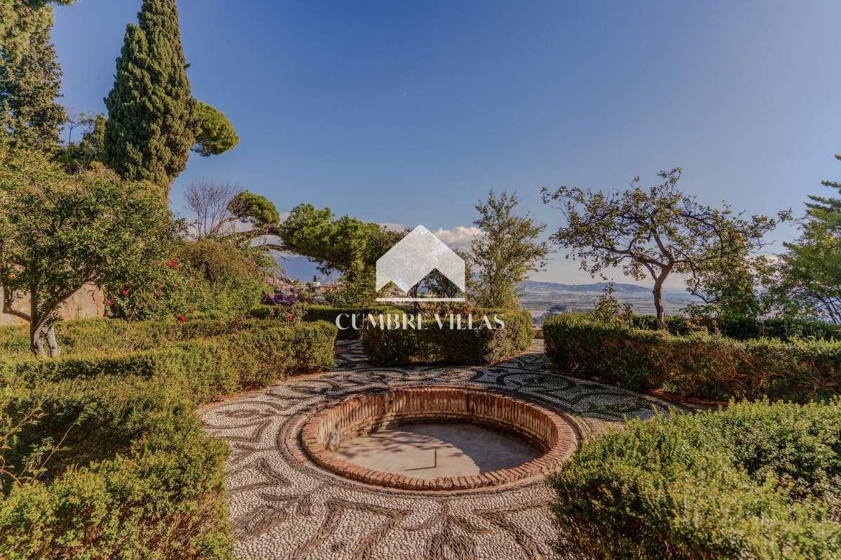 Villa for Sale in Salobreña