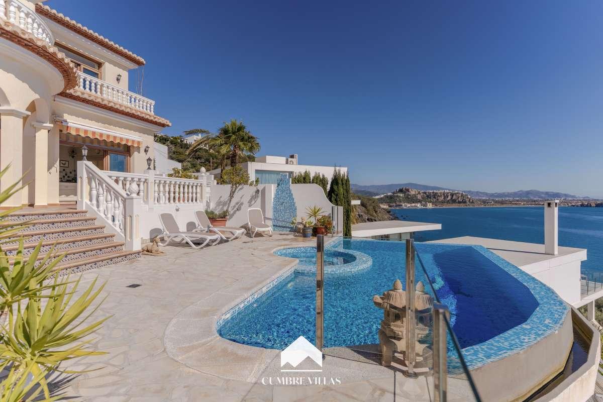 Villa for Sale in Salobreña