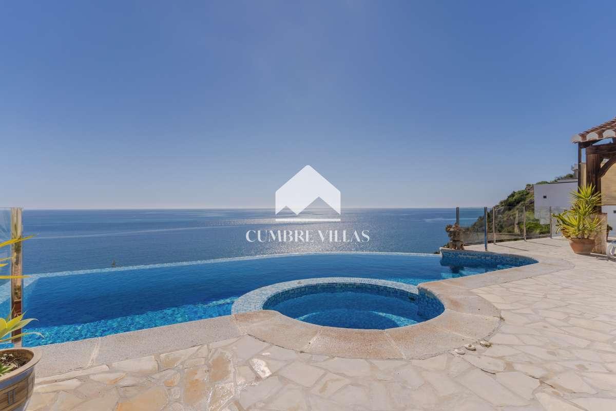 Villa for Sale in Salobreña