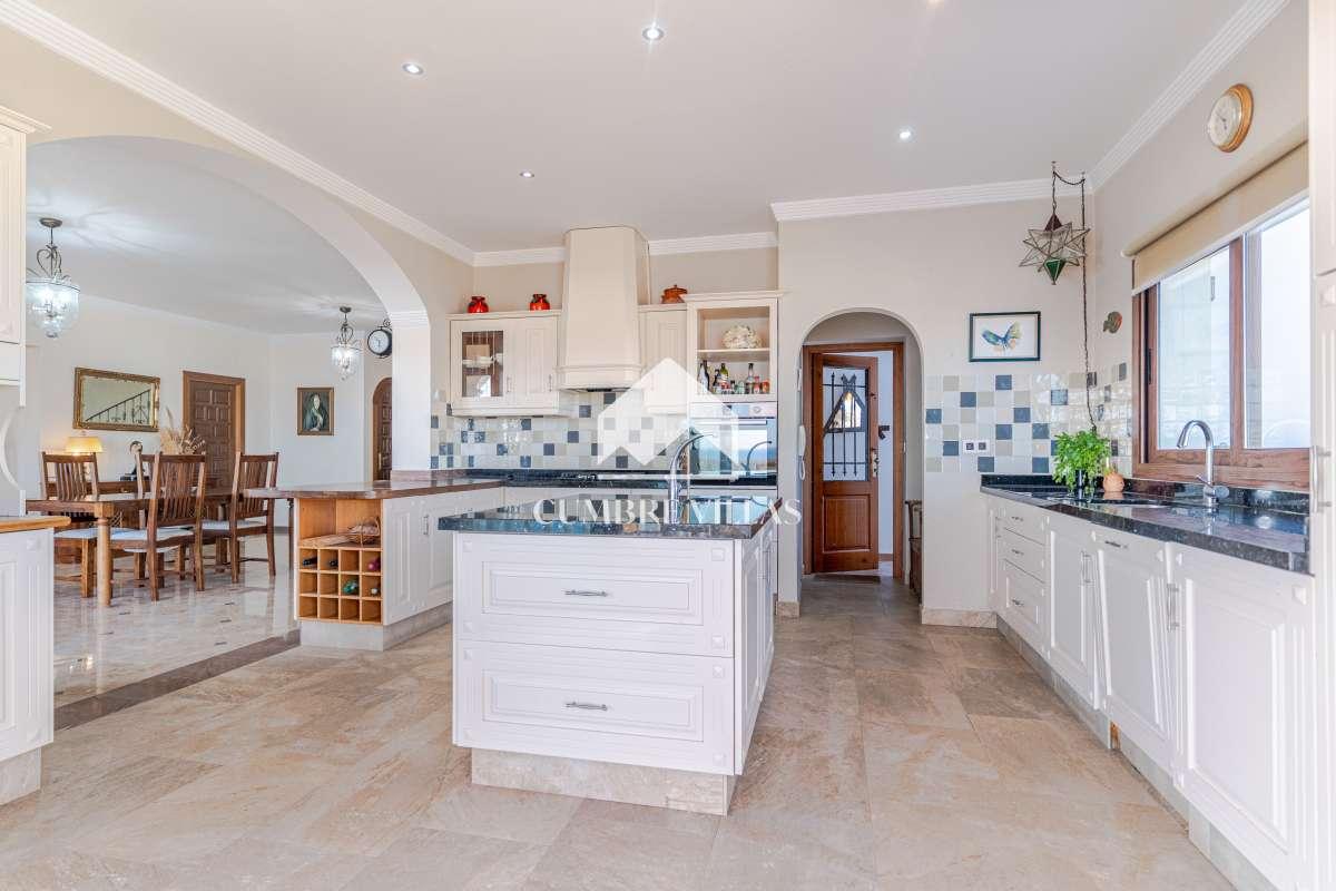 Villa for Sale in Salobreña