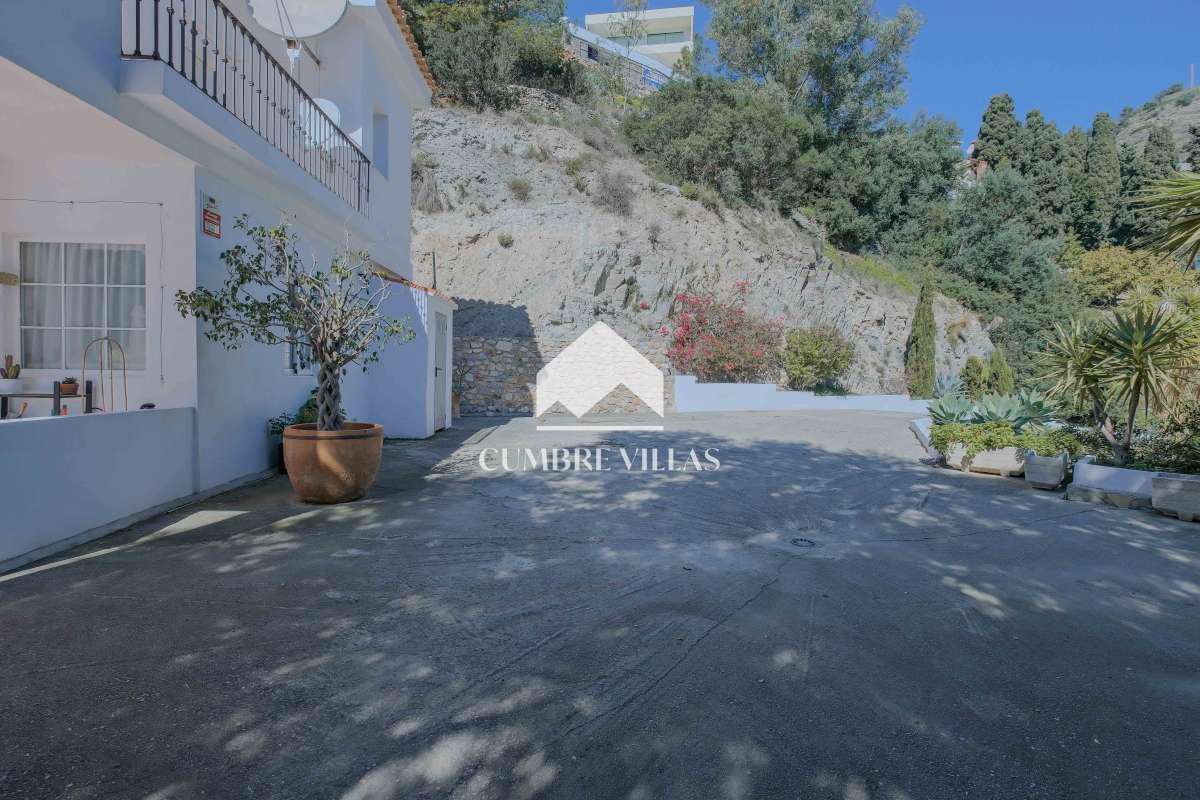 Villa for Sale in Almuñécar