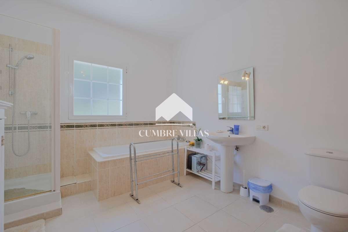 Villa for Sale in Almuñécar