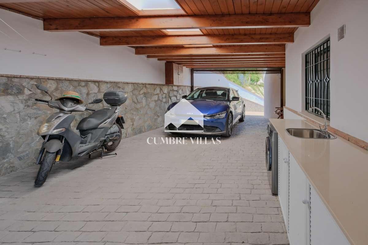 Villa for Sale in Almuñécar