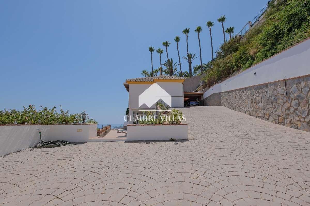 Villa for Sale in Almuñécar