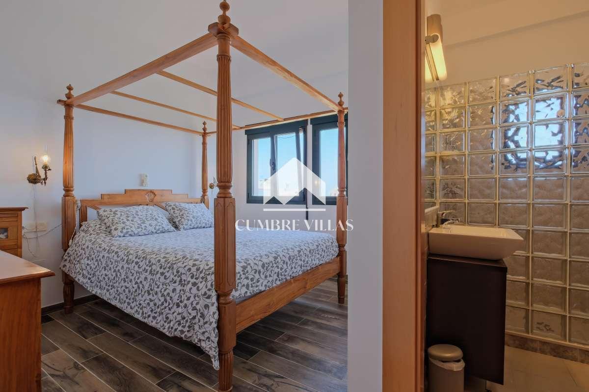 Villa for Sale in Almuñécar