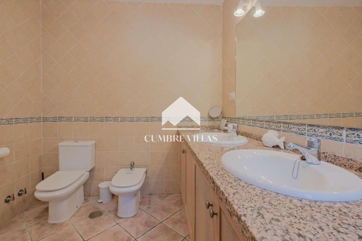 Villa for Sale in Salobreña