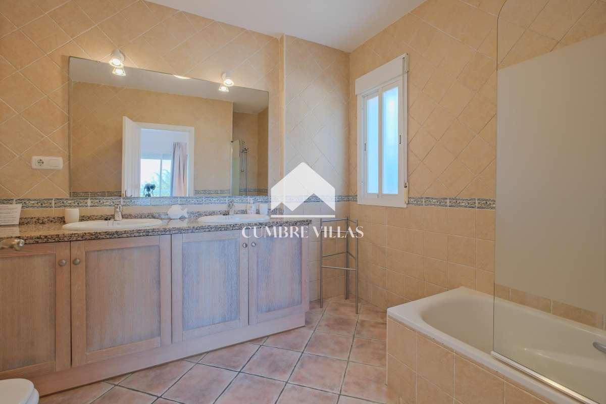 Villa for Sale in Salobreña