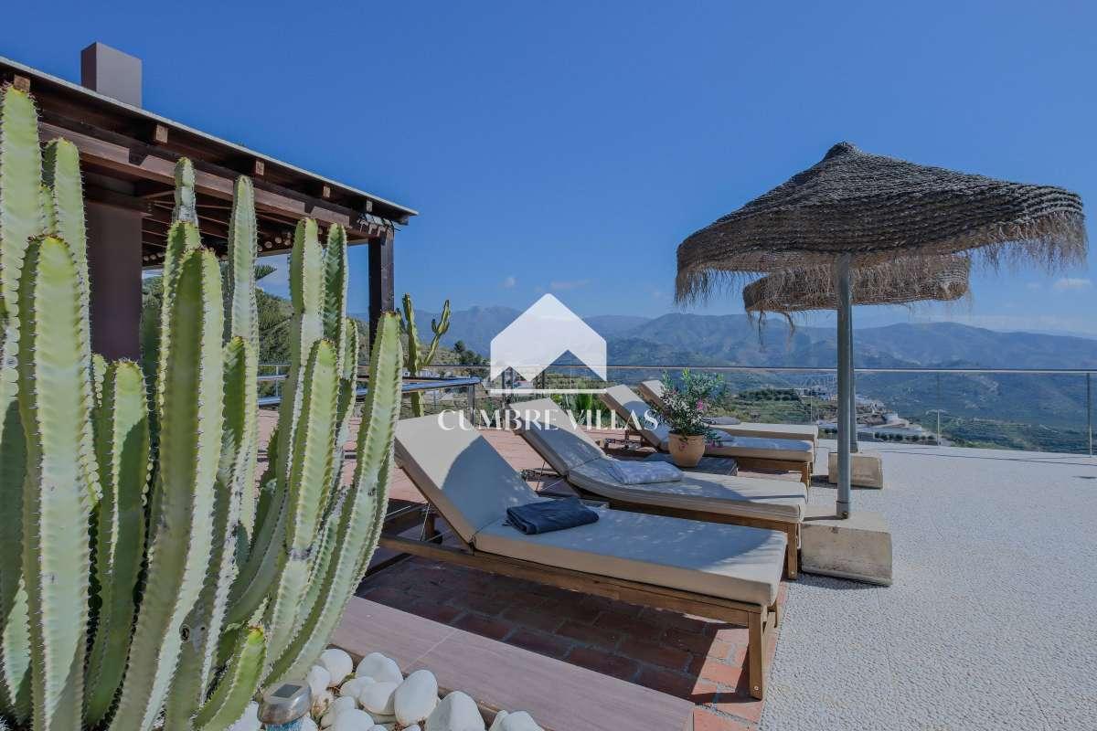 Villa for Sale in Almuñécar
