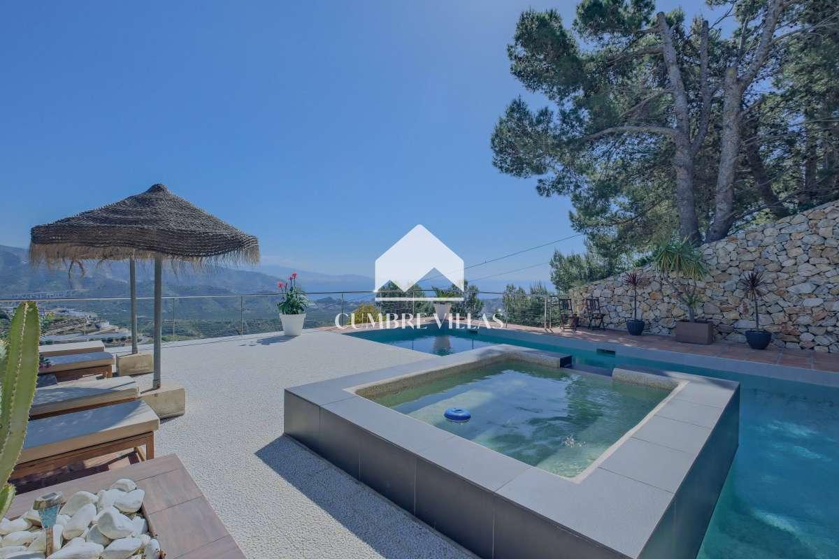 Villa for Sale in Almuñécar