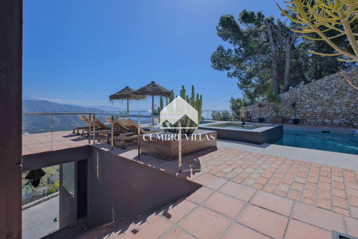 Villa for Sale in Almuñécar