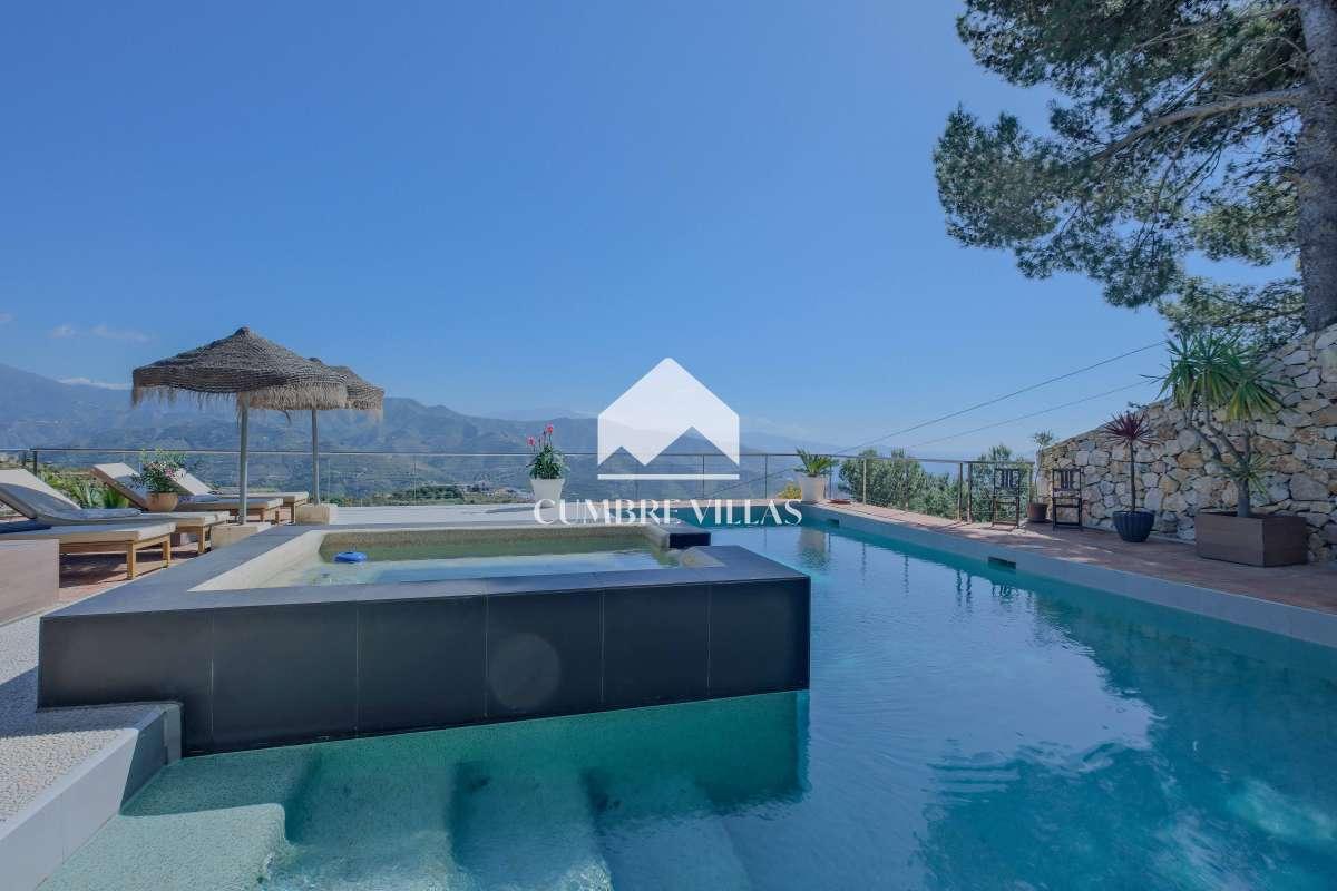 Villa for Sale in Almuñécar