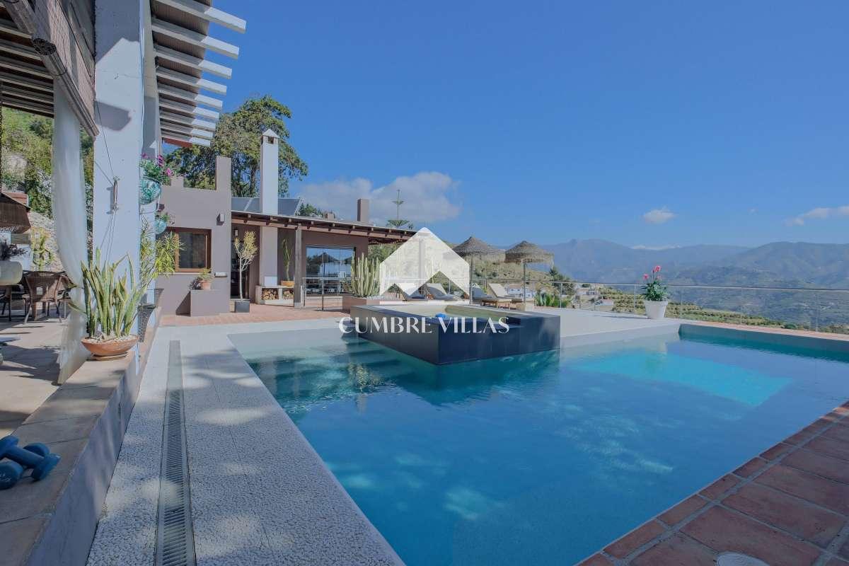Villa for Sale in Almuñécar
