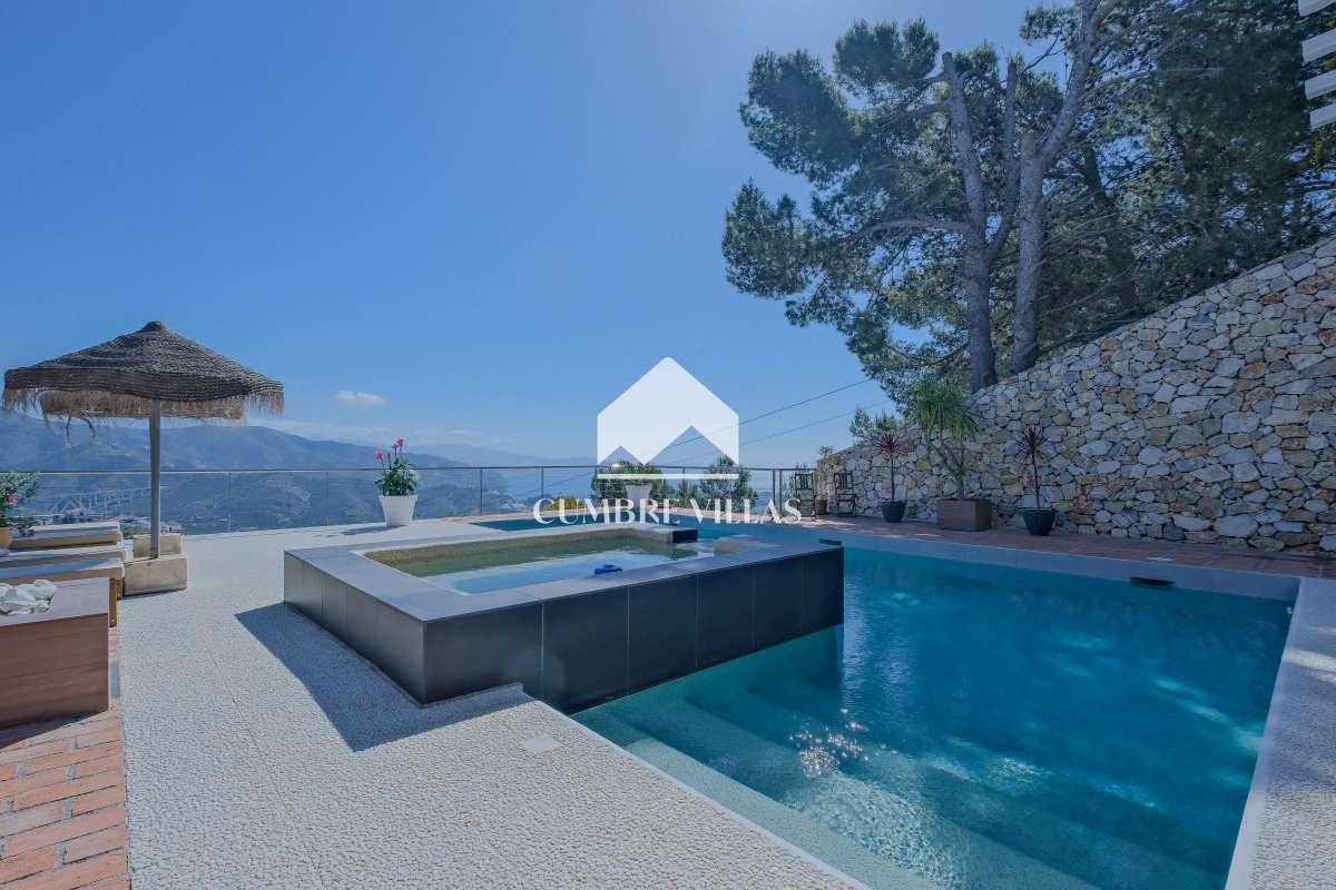 Villa for Sale in Almuñécar
