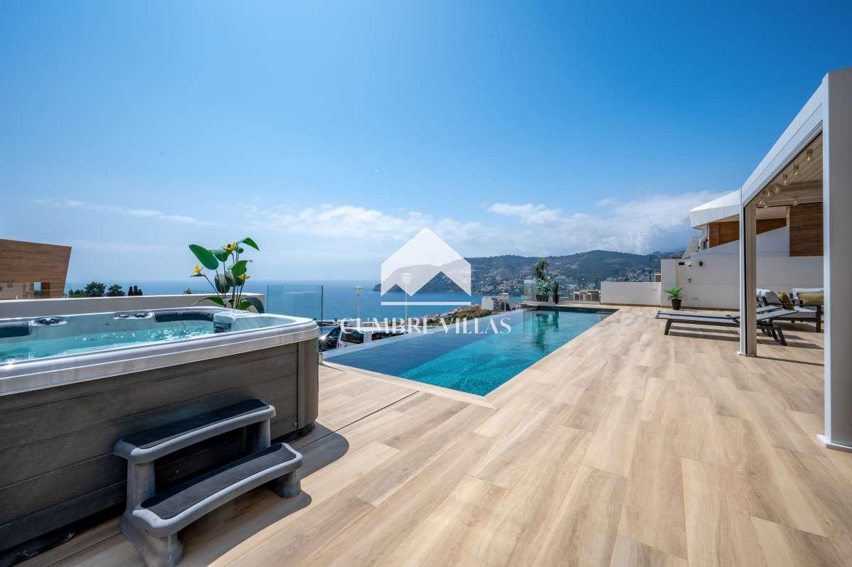 Villa for Sale in Almuñécar