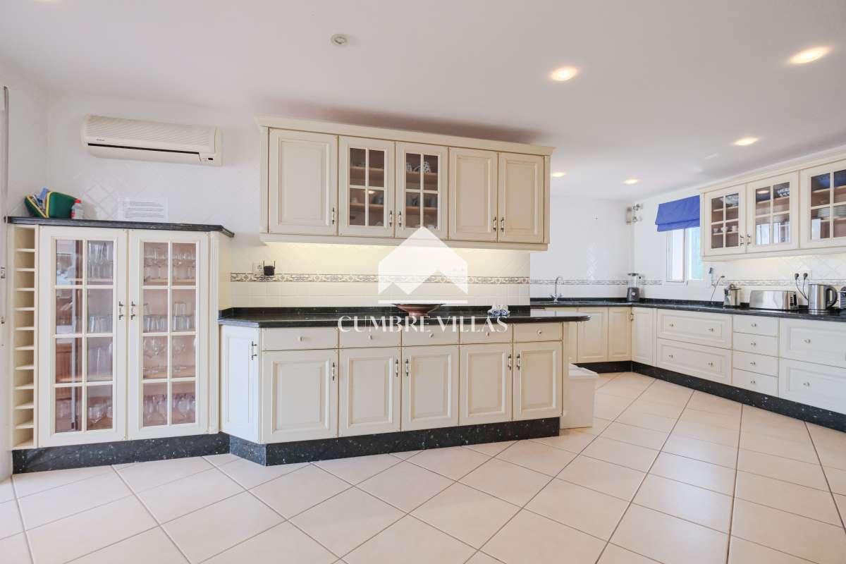 Villa for Sale in Salobreña