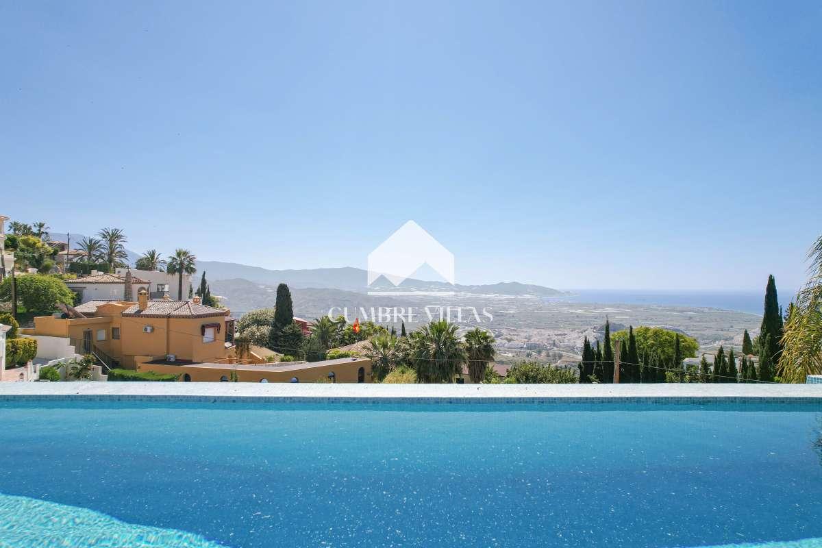 Villa for Sale in Salobreña