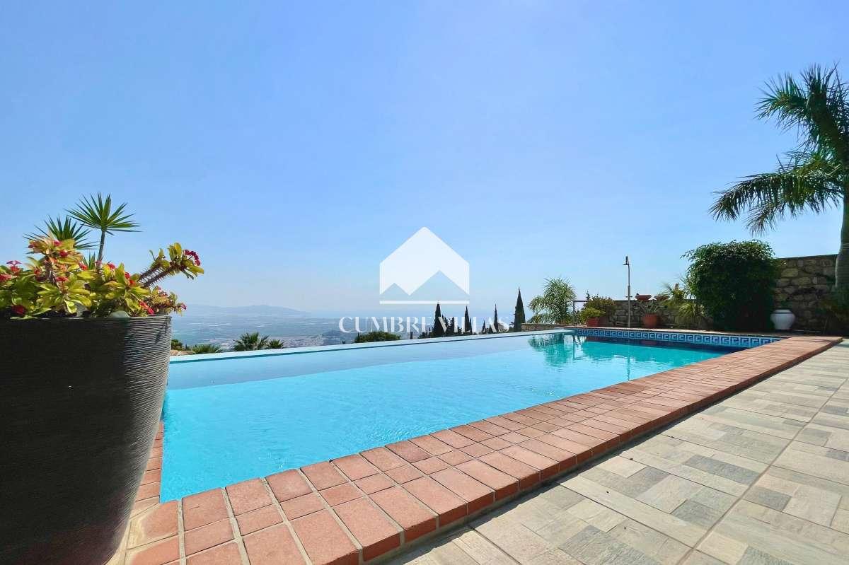 Villa for Sale in Salobreña