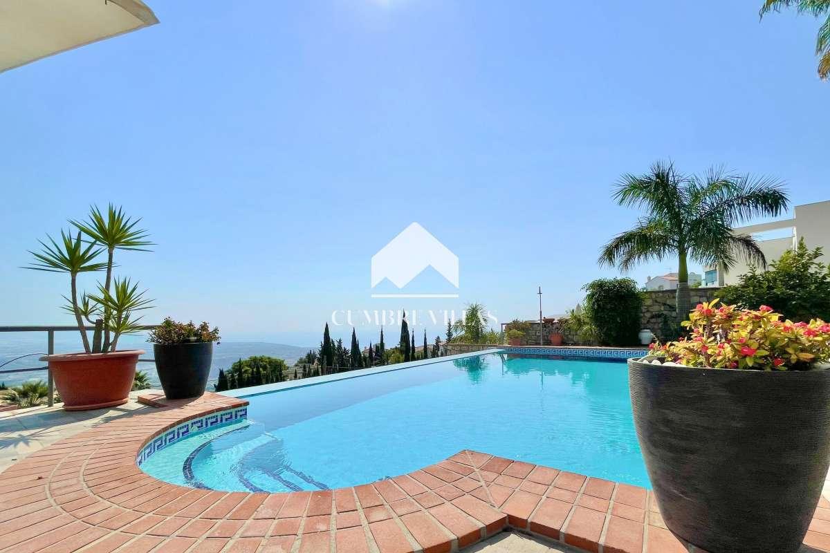 Villa for Sale in Salobreña